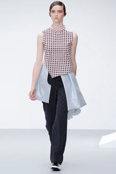 Look 10